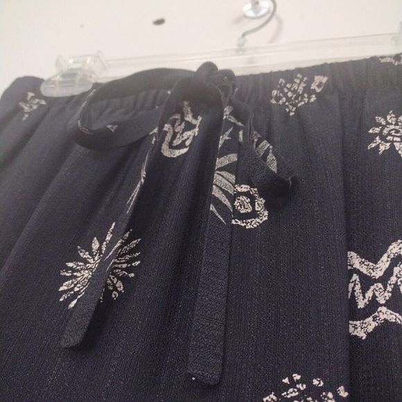 Bohemian A-line Skirt Women's Size M Flowy Black Tan Aztec Print - Picture 6 of 9